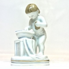 Скульптура "Ребенок у тазика"(Утро)